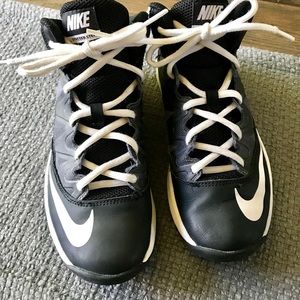 Boys Nike stutterstep tennis shoes